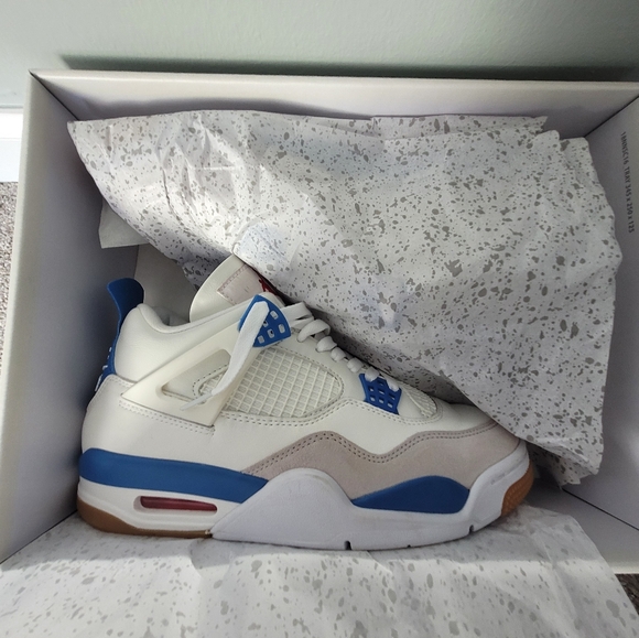 Jordan 4 saphire blue sb